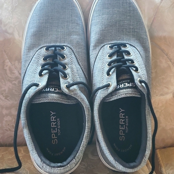 Sperry Gray Boat Shoes with Classic Design - Picture 1 of 3